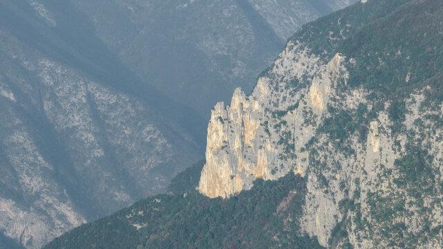 奉节三峡之巅神女峰