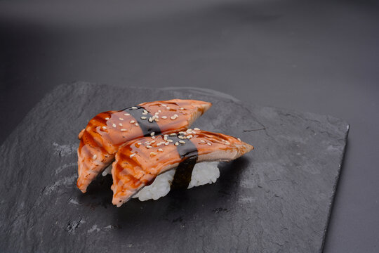 炙烧鳗鱼寿司