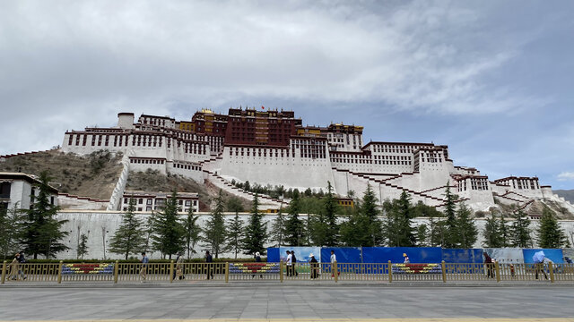 西藏拉萨布达拉宫布宫