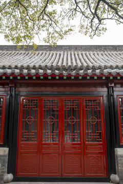 古建筑红色大门