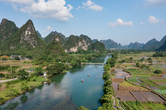 广西桂林阳朔遇龙河竹筏漂流近景