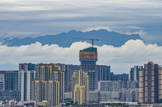 成都城市与远山