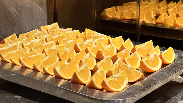 一盘橙子