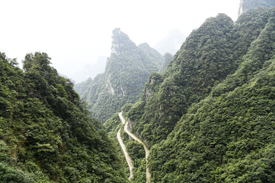 湖南张家界天门山盘山路