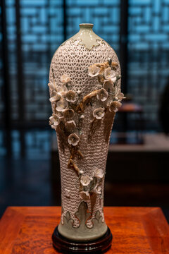 景德镇雕刻瓷瓶