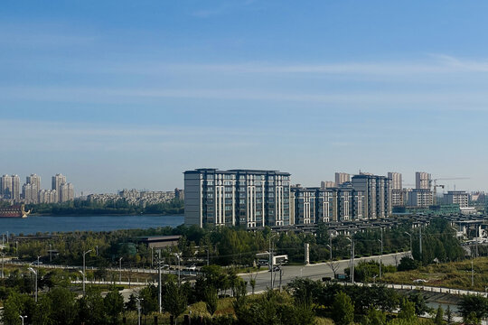 城市湖景