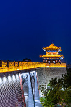 中国山西忻州古城南城门夜景