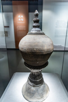 忻州市博物馆的唐辅首灰陶罐