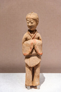 忻州市博物馆的唐彩绘泥侍女俑