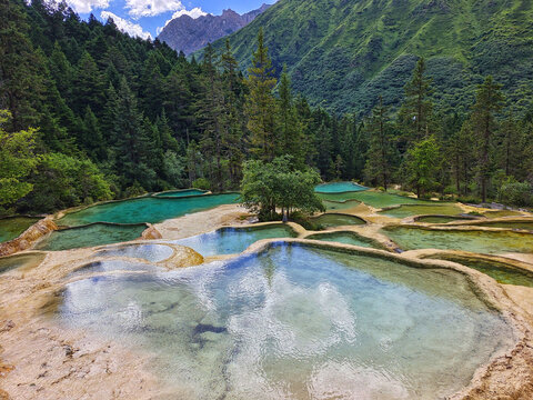 山谷钙化池