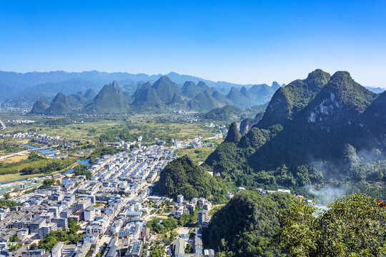 阳朔兴坪古镇全景