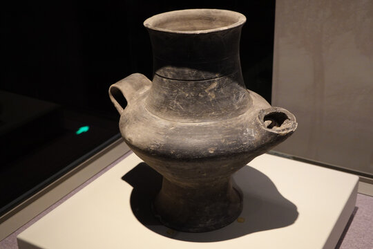 钱山漾文化时期陶壶