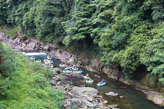 山涧漂流