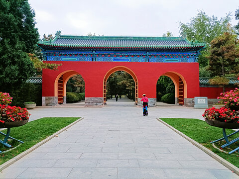 北京日坛公园大门