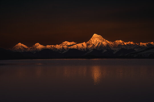 贡嘎雪山