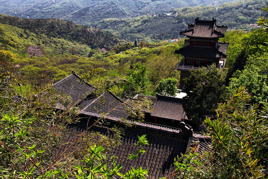 花果山远眺庙宇寺院