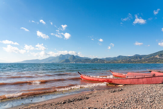 云南抚仙湖红沙滩风景