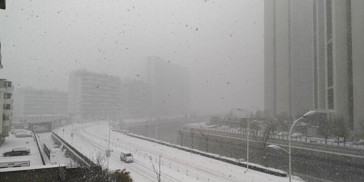 雪中城市街道