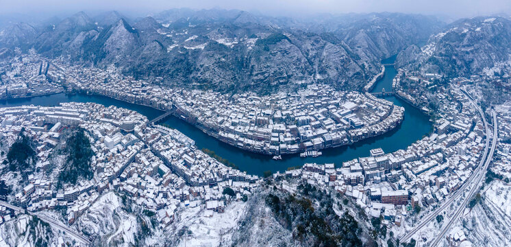 航拍东方威尼斯镇远古城雪景