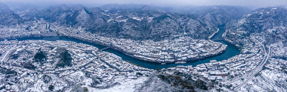 航拍东方威尼斯镇远古城雪景