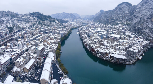 航拍东方威尼斯镇远古城雪景