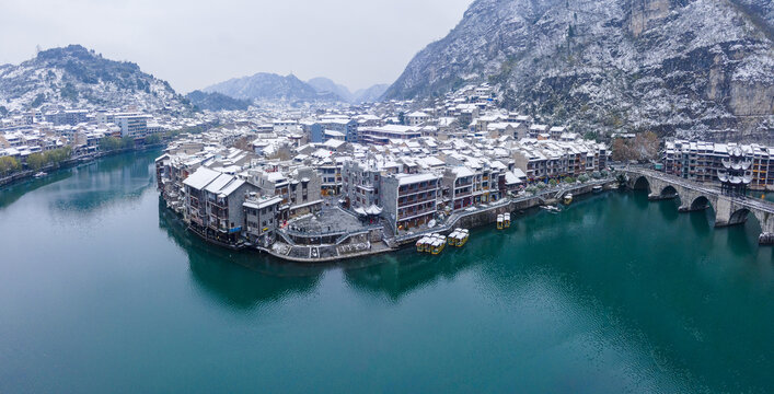 航拍东方威尼斯镇远古城雪景