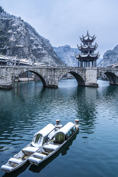 航拍东方威尼斯镇远古城雪景