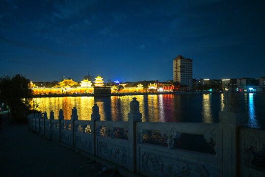 中国开封包公湖日落夕阳风光