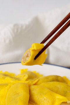 传统早餐美食黄金蛋饺