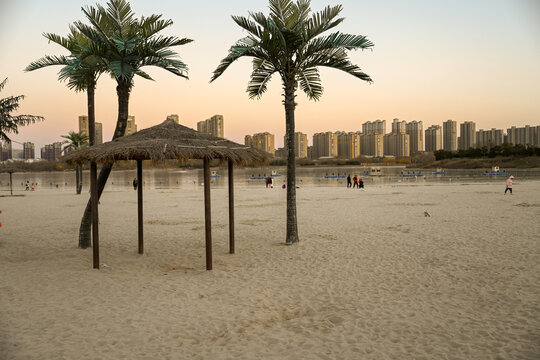 中国开封汴西湖银滩沙滩风景