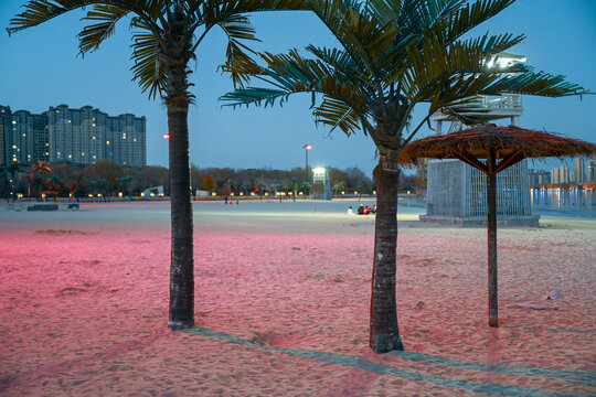 中国开封汴西湖银滩沙滩夜景