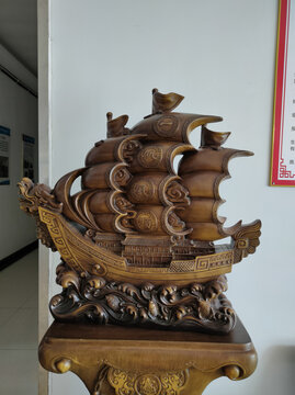 木雕帆船