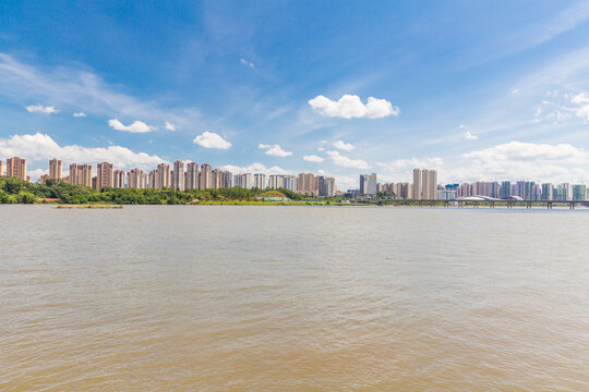 城市江边风景