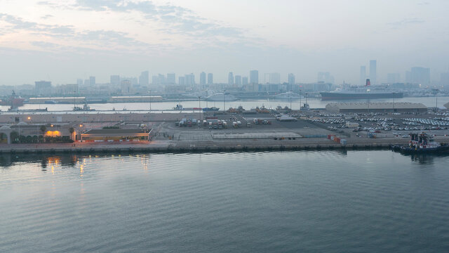 清晨迪拜海港自然景观