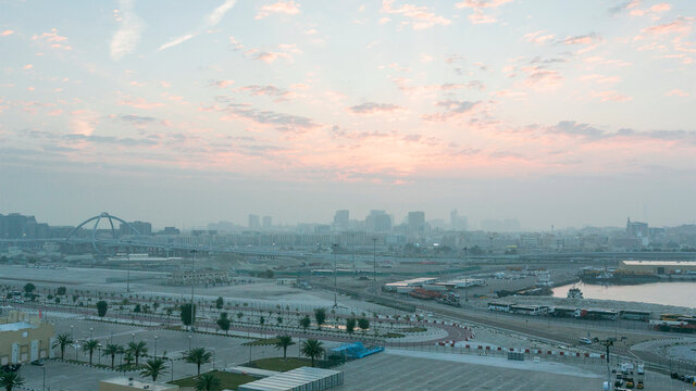清晨迪拜海港自然景观
