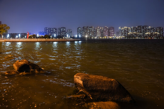 夜色尹山湖