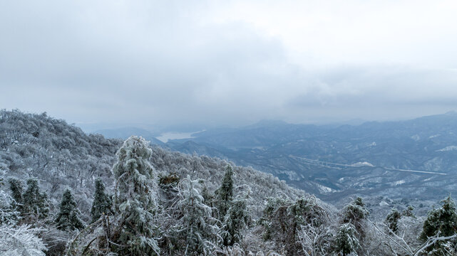 航拍冬季大别山灵山旅游风光