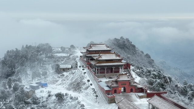 航拍冬季大别山灵山金鼎风光