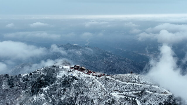 航拍冬季大别山灵山金鼎风光