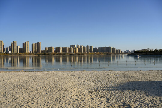 中国开封汴西湖银滩沙滩风景