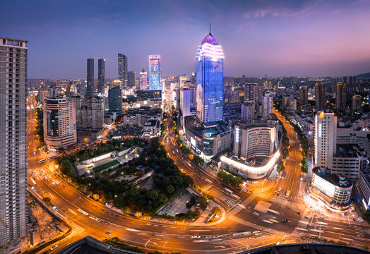 航拍视角下的无锡市中心夜景