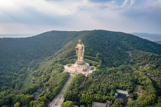 航拍视角下的无锡灵山胜境