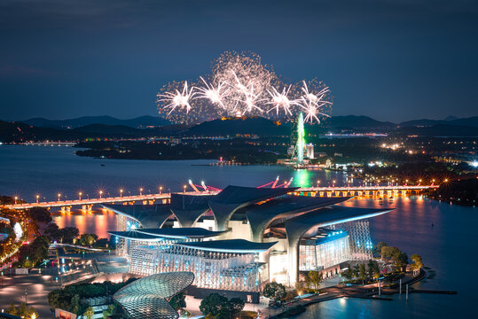 国庆无锡大剧院夜景和鼋头渚烟花