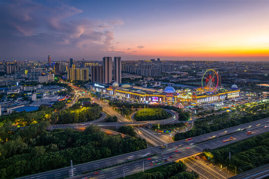 江苏常州江南环球港及城市天际线