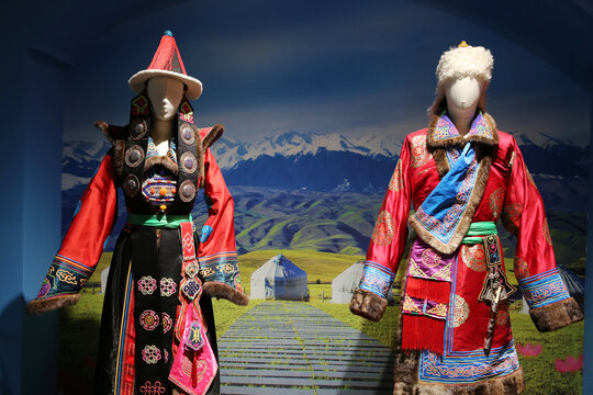 青海蒙古族服饰