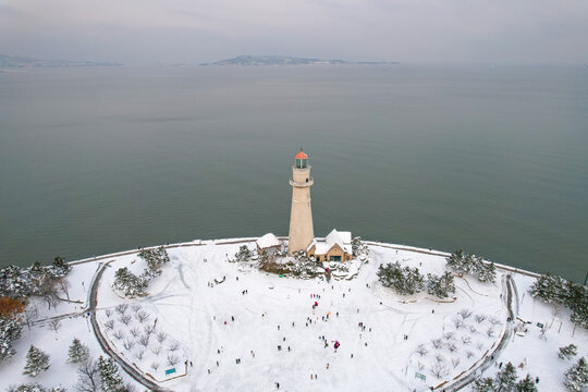 威海冬季灯塔雪景