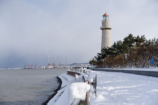 威海灯塔雪景