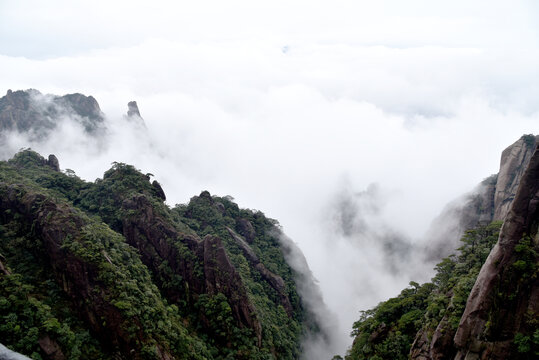 云雾缭绕三清山