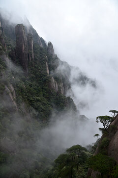 云雾缭绕三清山