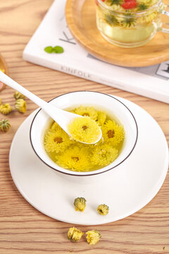 浅底上的胎菊